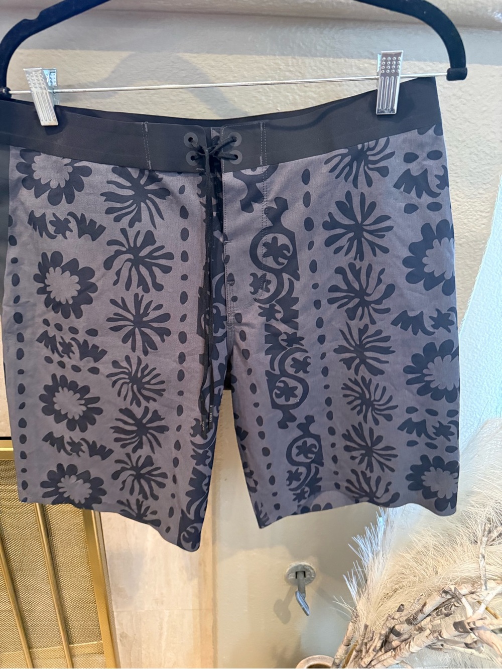 Men's Vuori Gray Board Shorts size 30 NWOT
